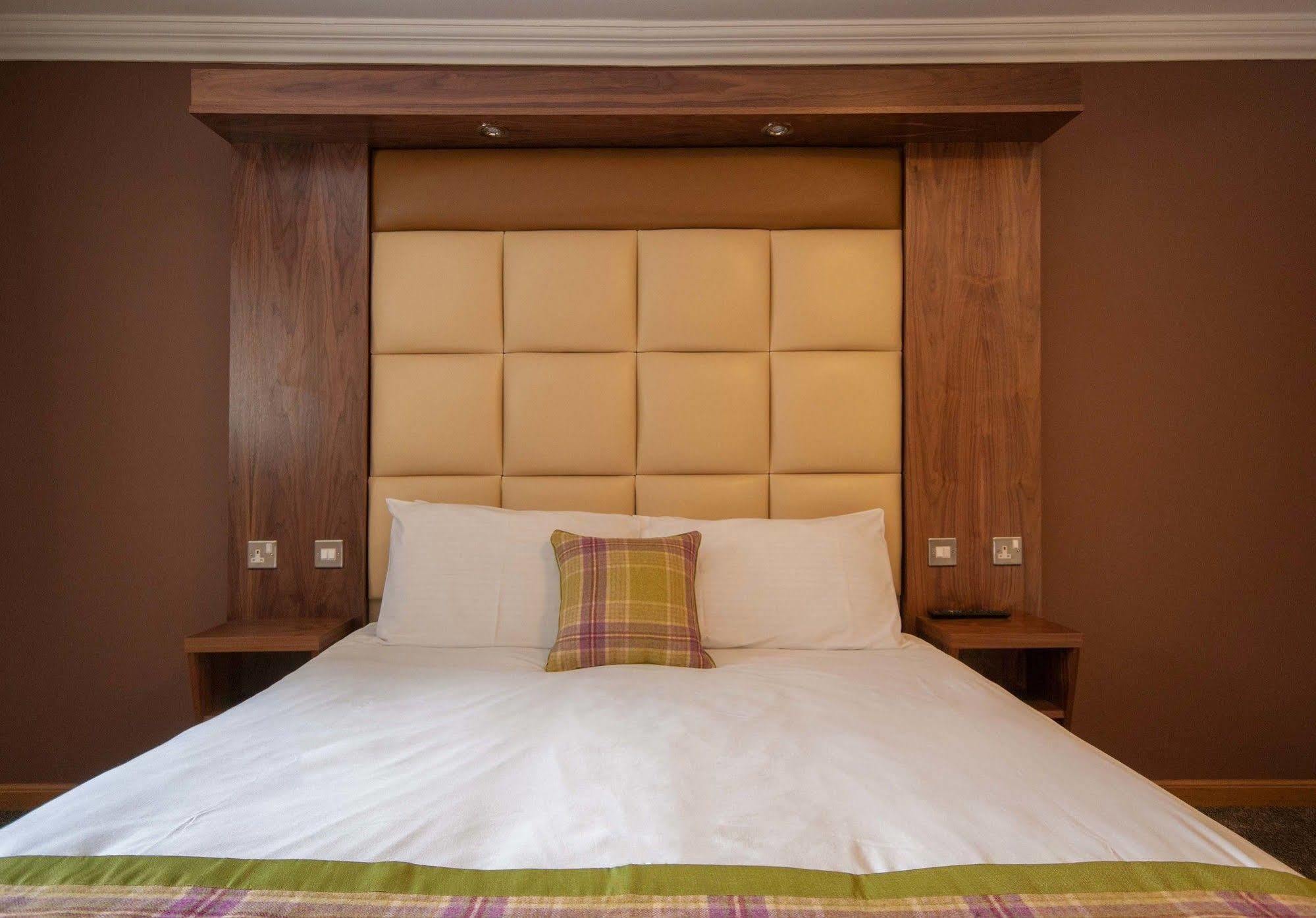 Dean Park Hotel Керкколди Экстерьер фото